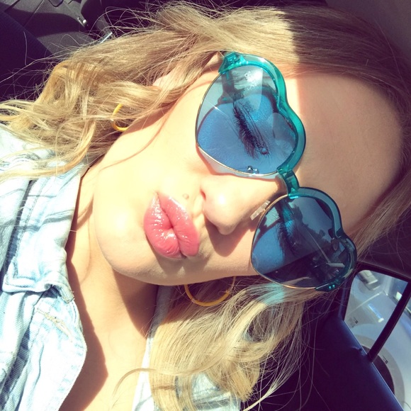 Meet your Posher, Sara - Picture 1 of 1